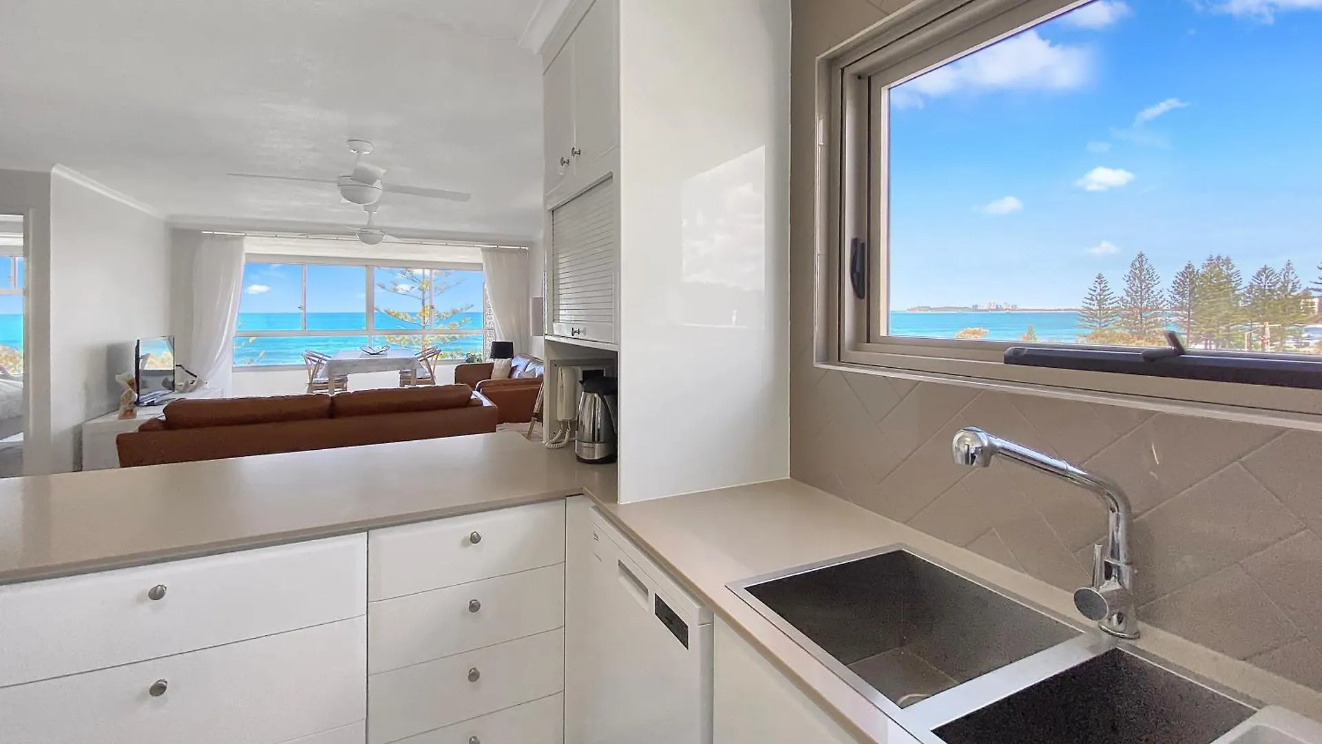 Oceanview Apartment Alexandra Headland Australia